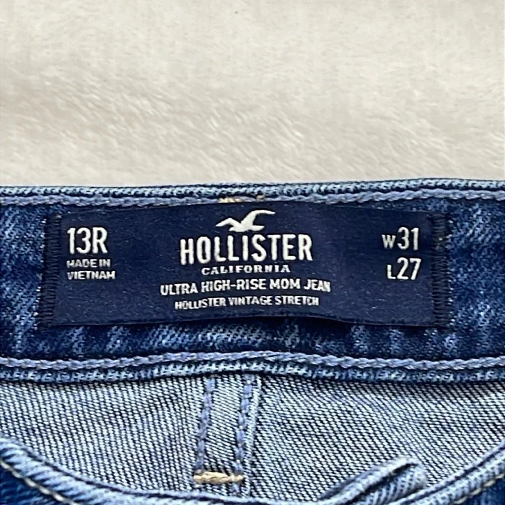 HOLLISTER ULTRA HIGH RISE MOM JEANS WOMENS SIZE 13R